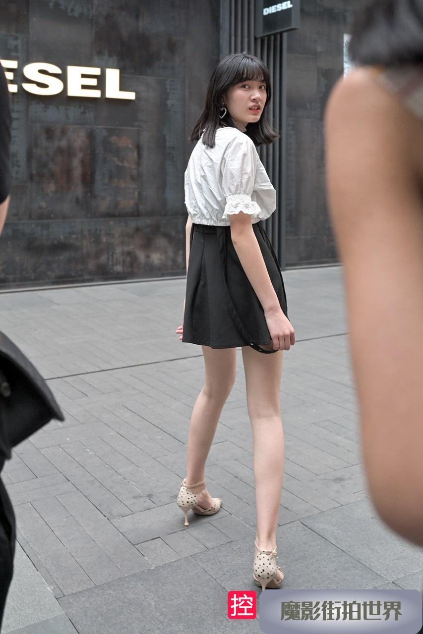 路过随手给短裙高跟美女拍了几张3A630[1.03G]