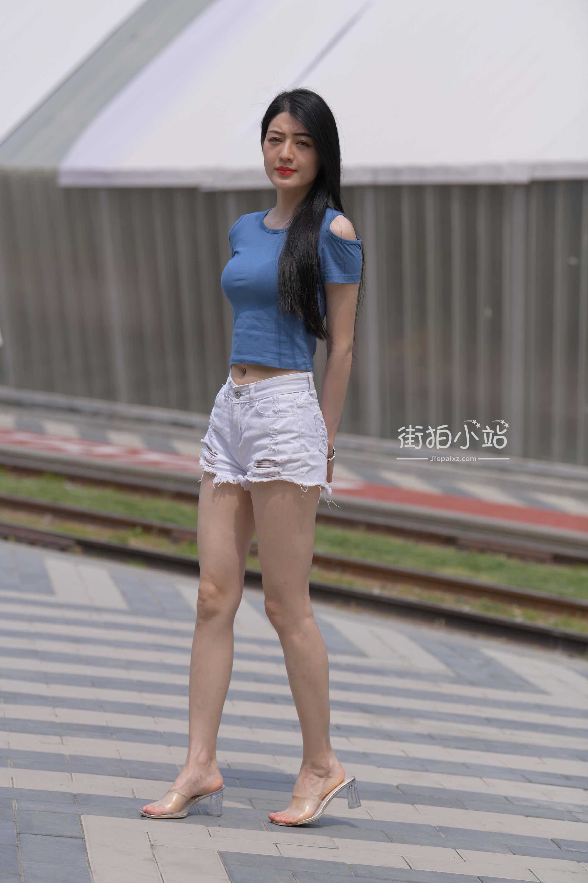 [一始专区] 白色热裤美女