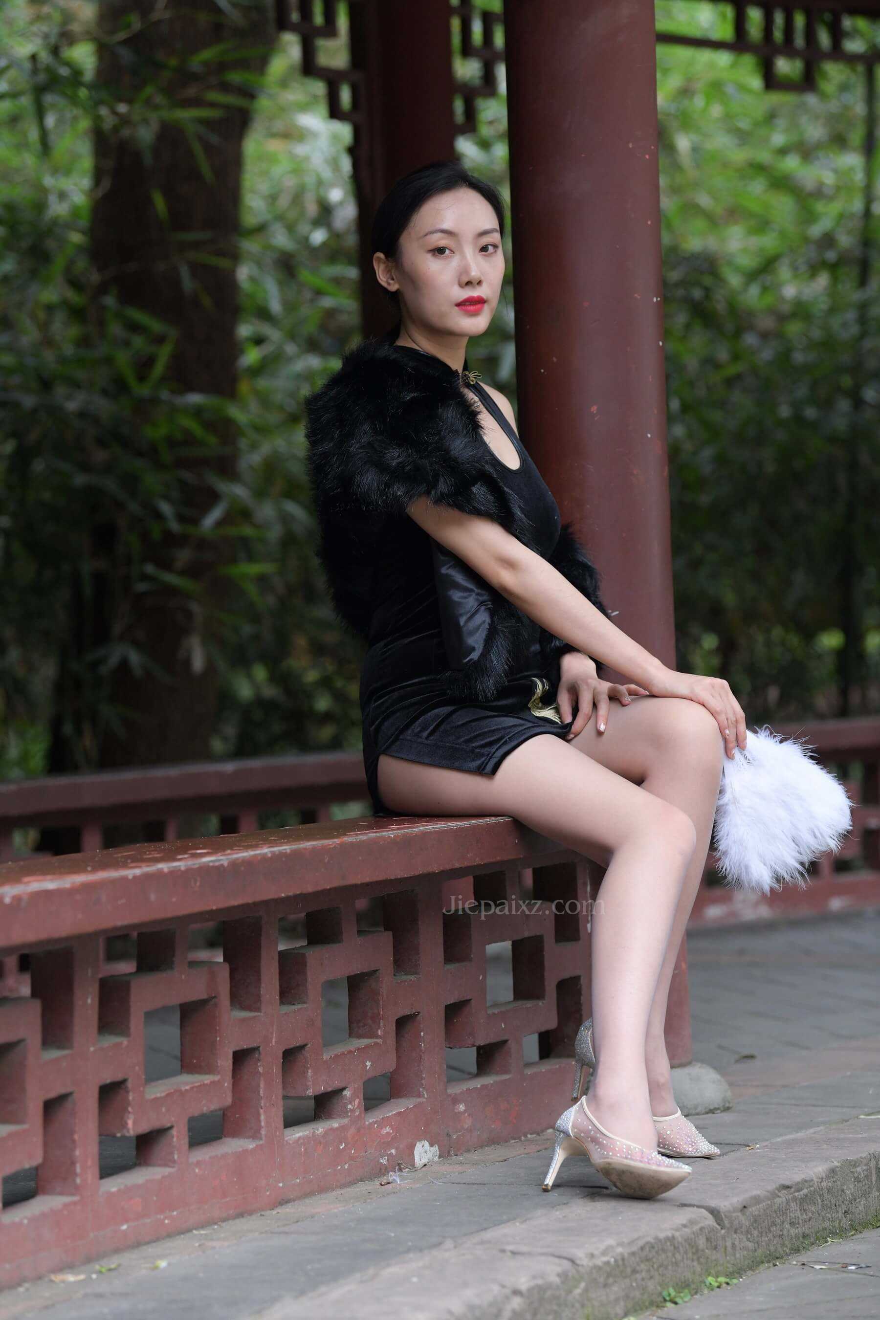 性感黑色短裙丝袜美女 【图片➕视频】
