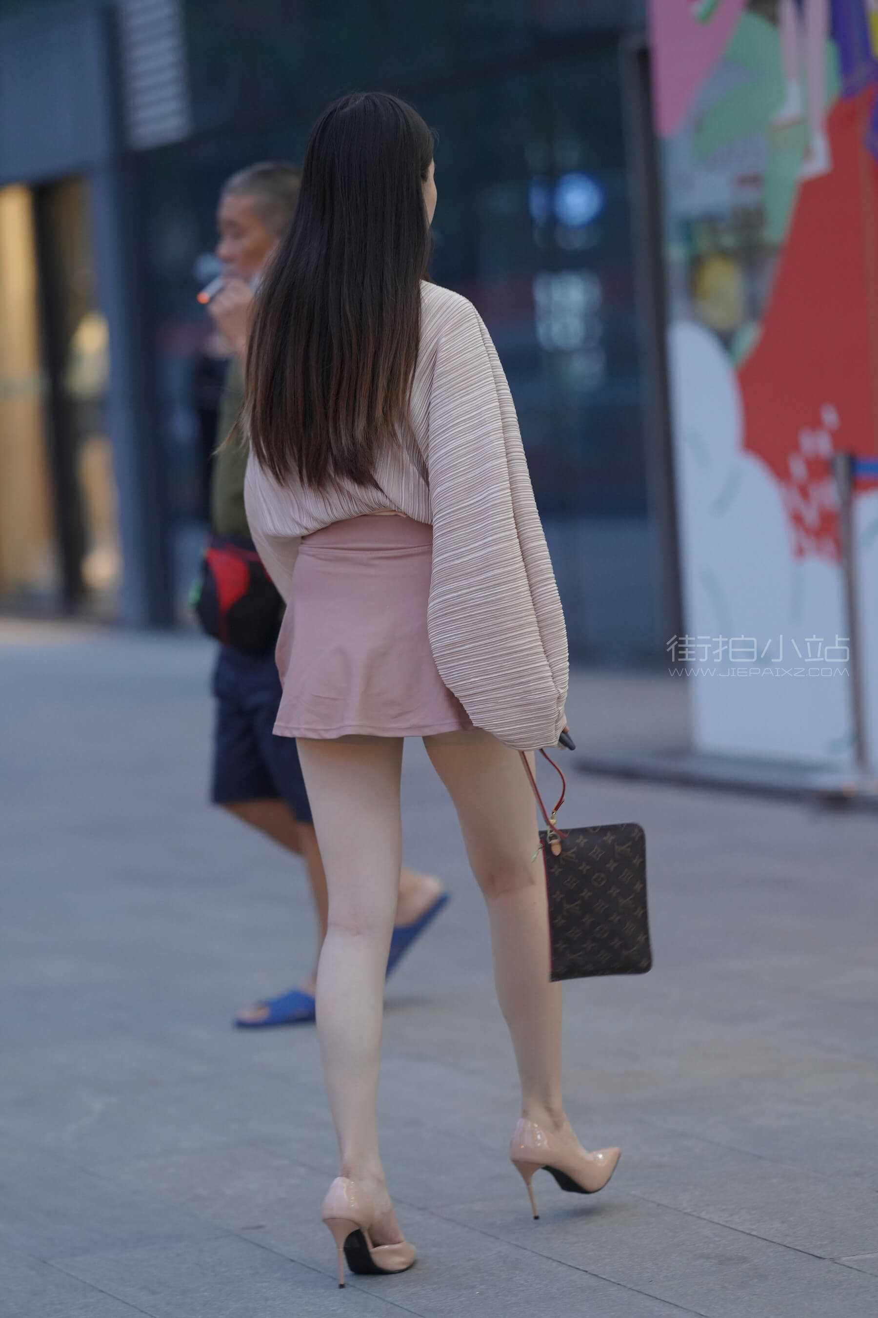 可爱的粉色短裙小姐姐 【图片➕视频】
