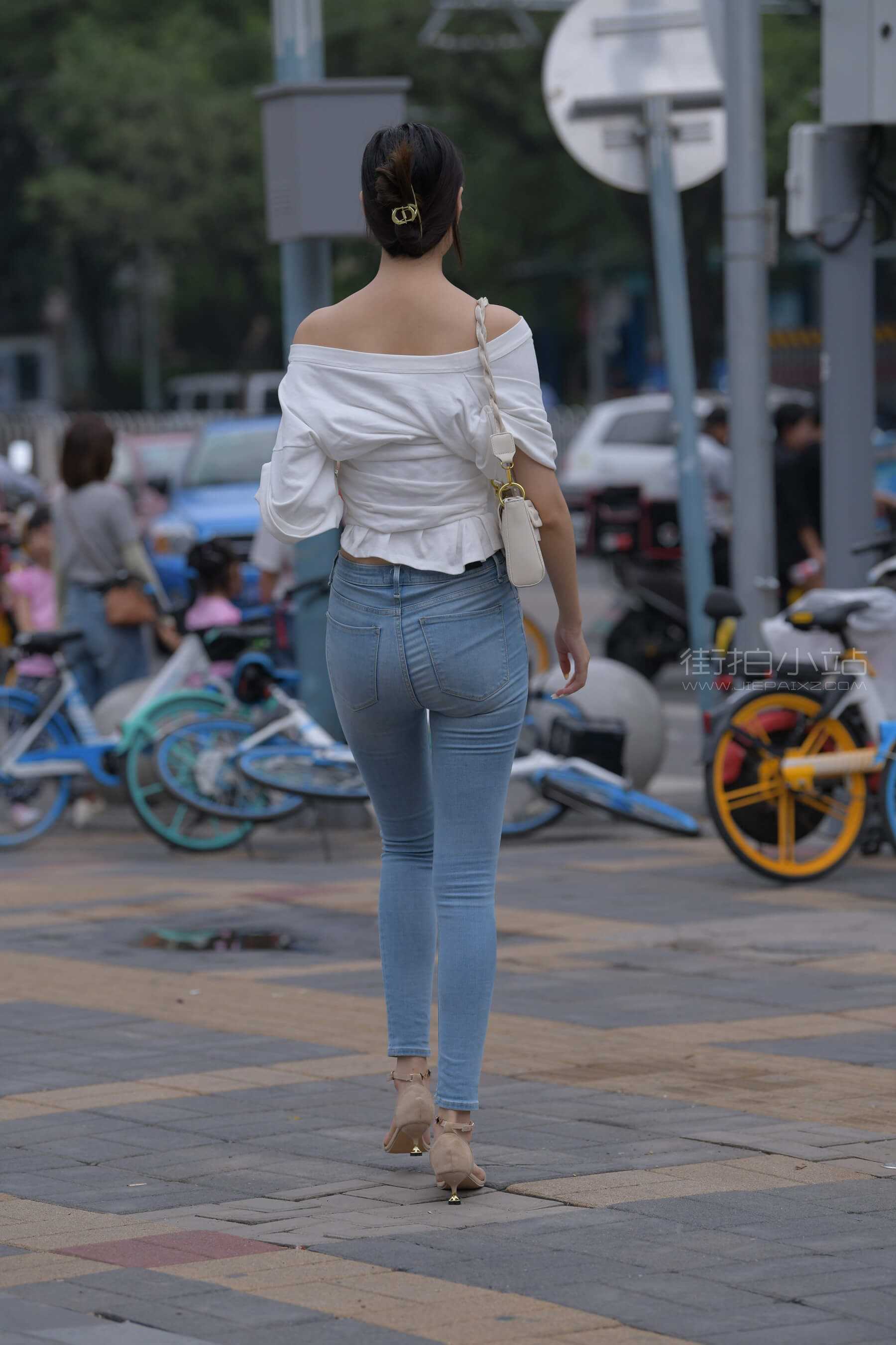[一只麋鹿专区] 高挑的紧牛美女 【图片➕视频】