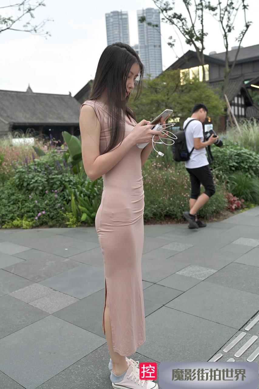 丰满紧身连衣包屯裙美女3A402[778M]