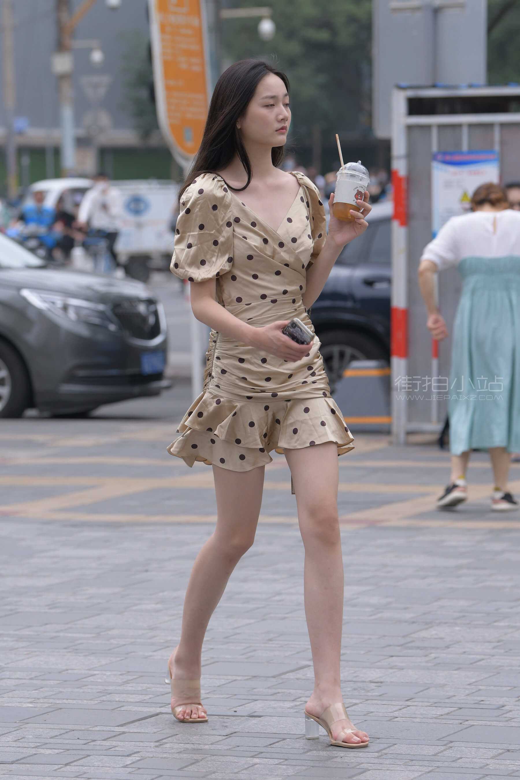 [一只麋鹿专区] 斑点包臀裙长腿美女 【图片➕视频】