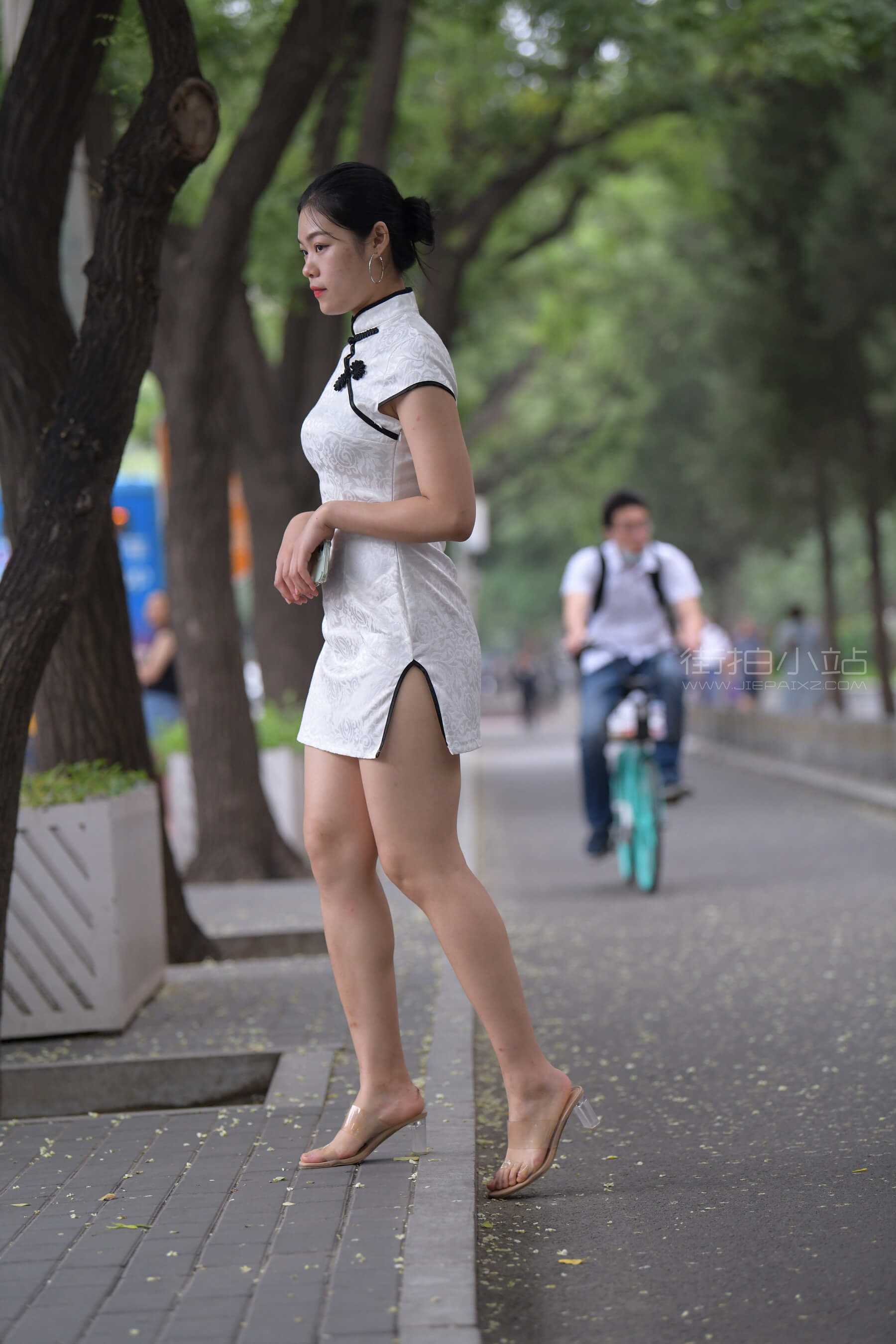 [一始专区] 性感白色旗袍