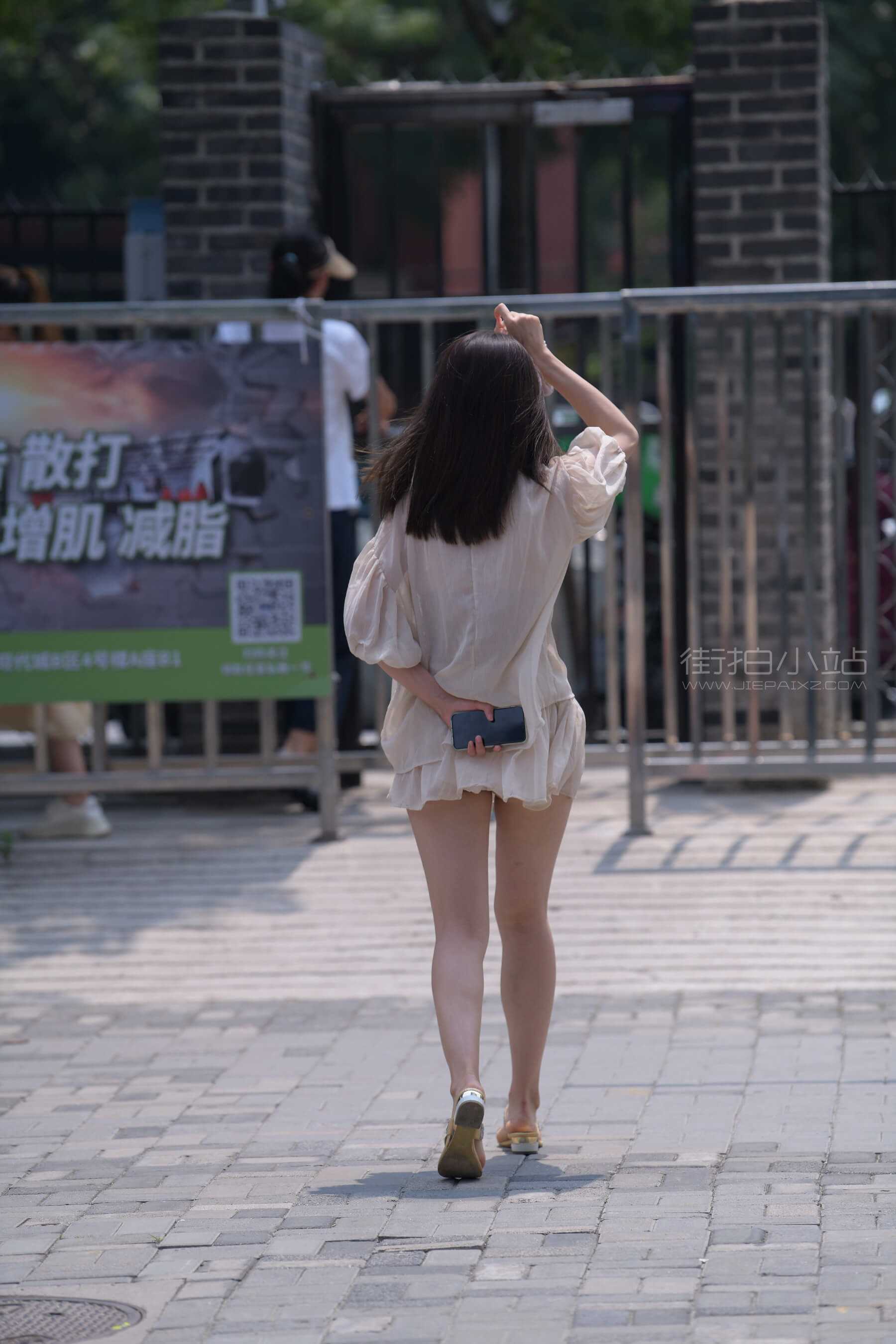 [一始专区] 褐色纱裙美女