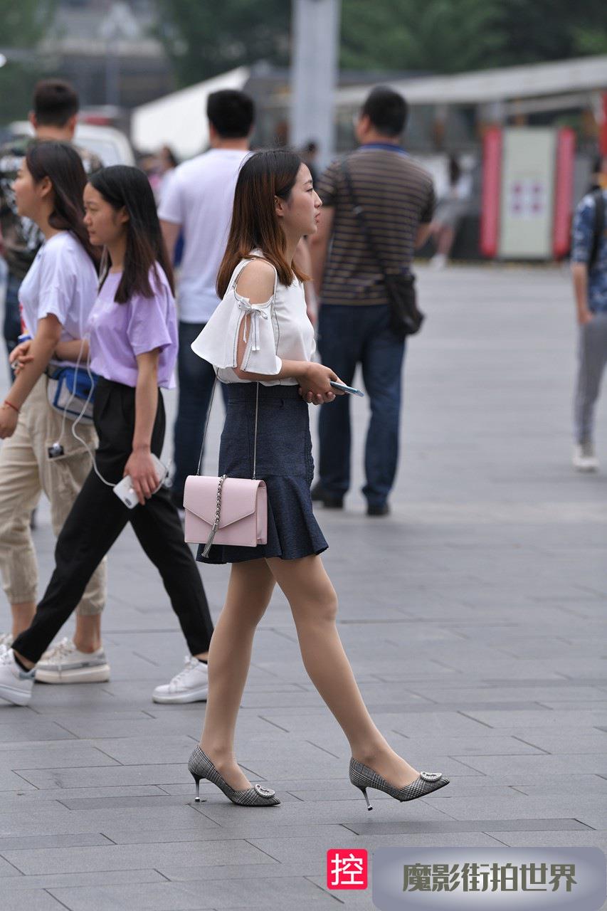 肉丝小姐姐独自逛街3A328[367M]