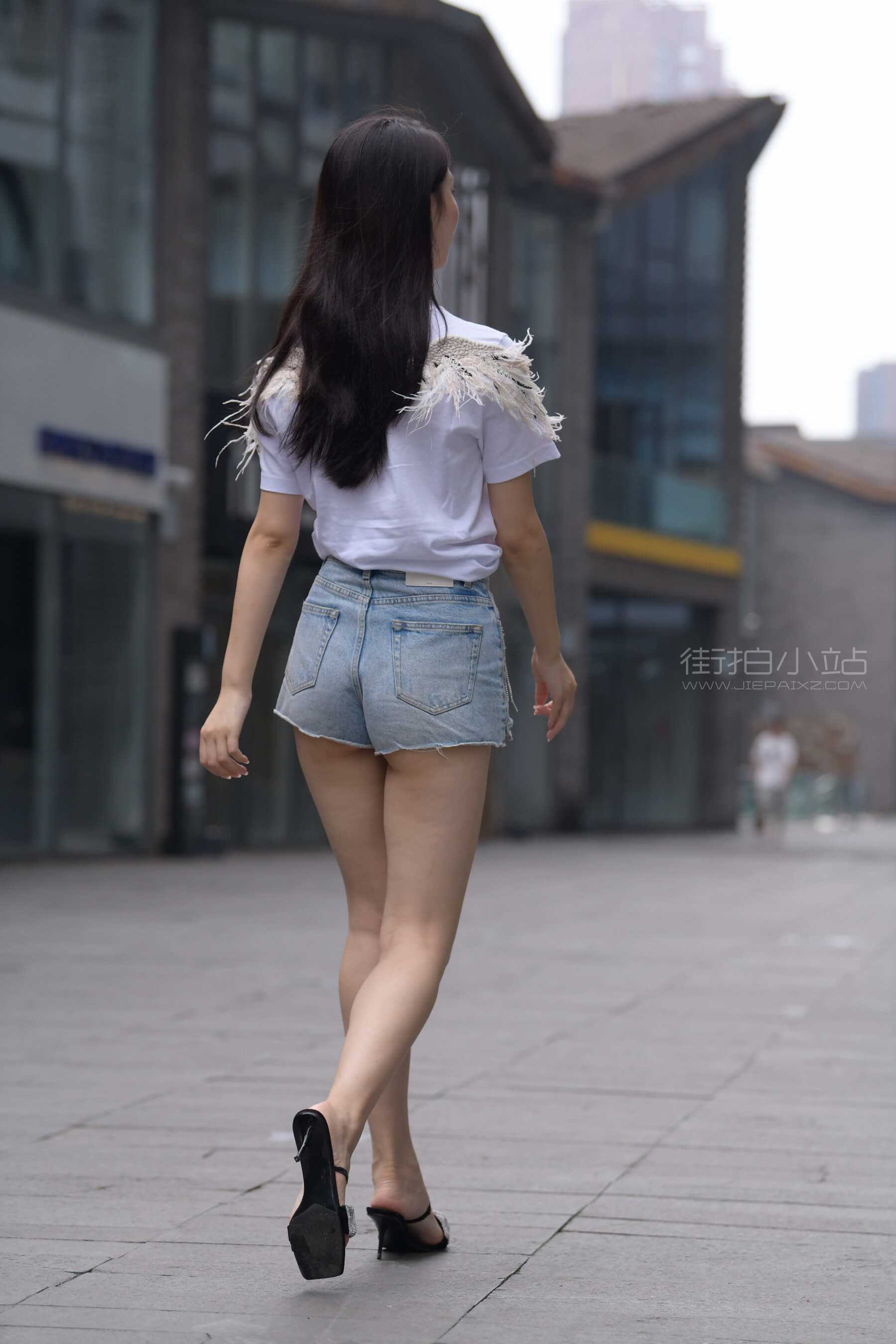 [一始专区] 蓝色牛仔热裤美女 【图片➕视频】