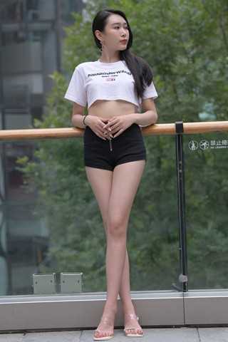 [一只麋鹿专区] 黑色热裤美腿美女 【图片➕视频】
