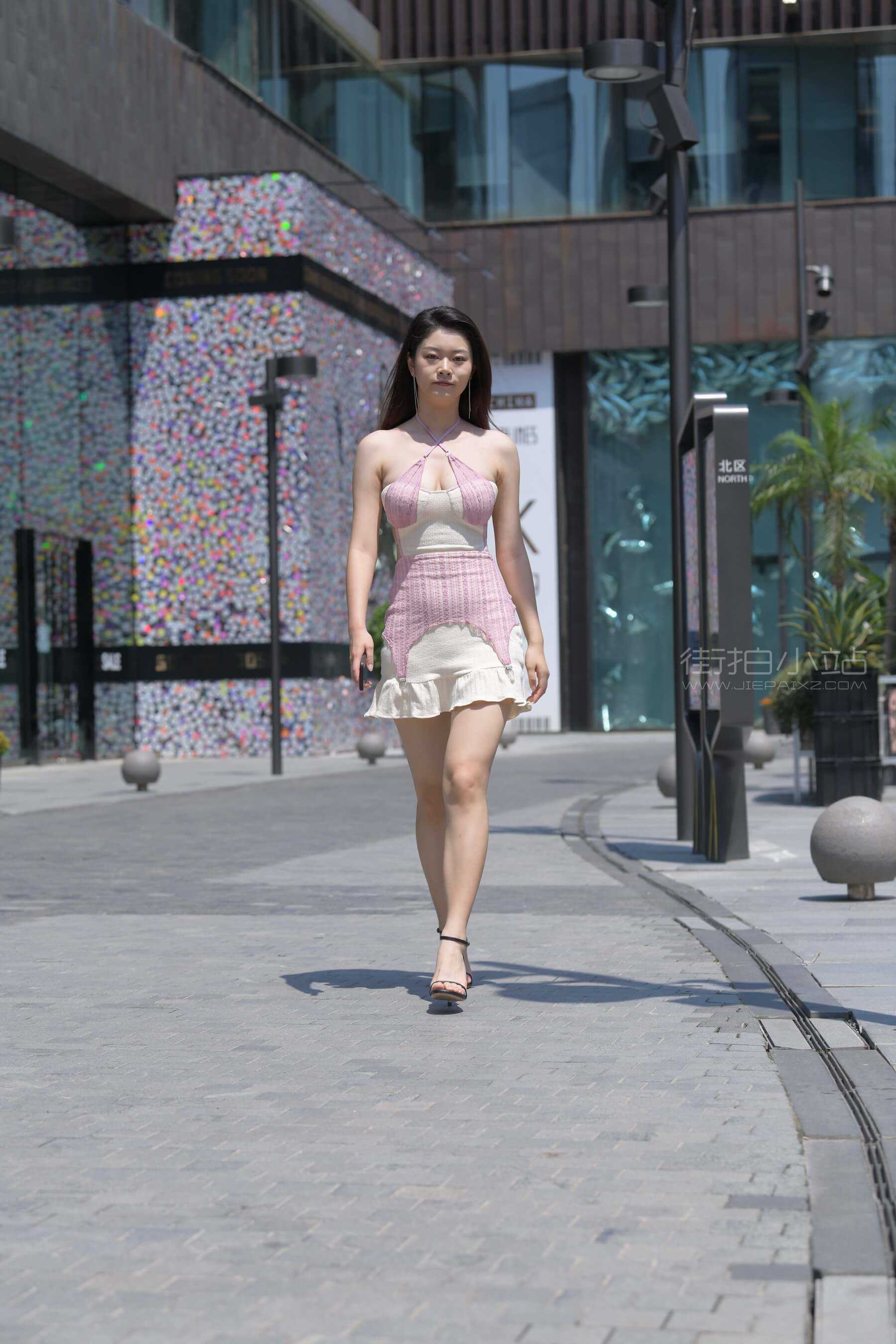 [一始专区] 白色短裙美女 【图片➕视频】
