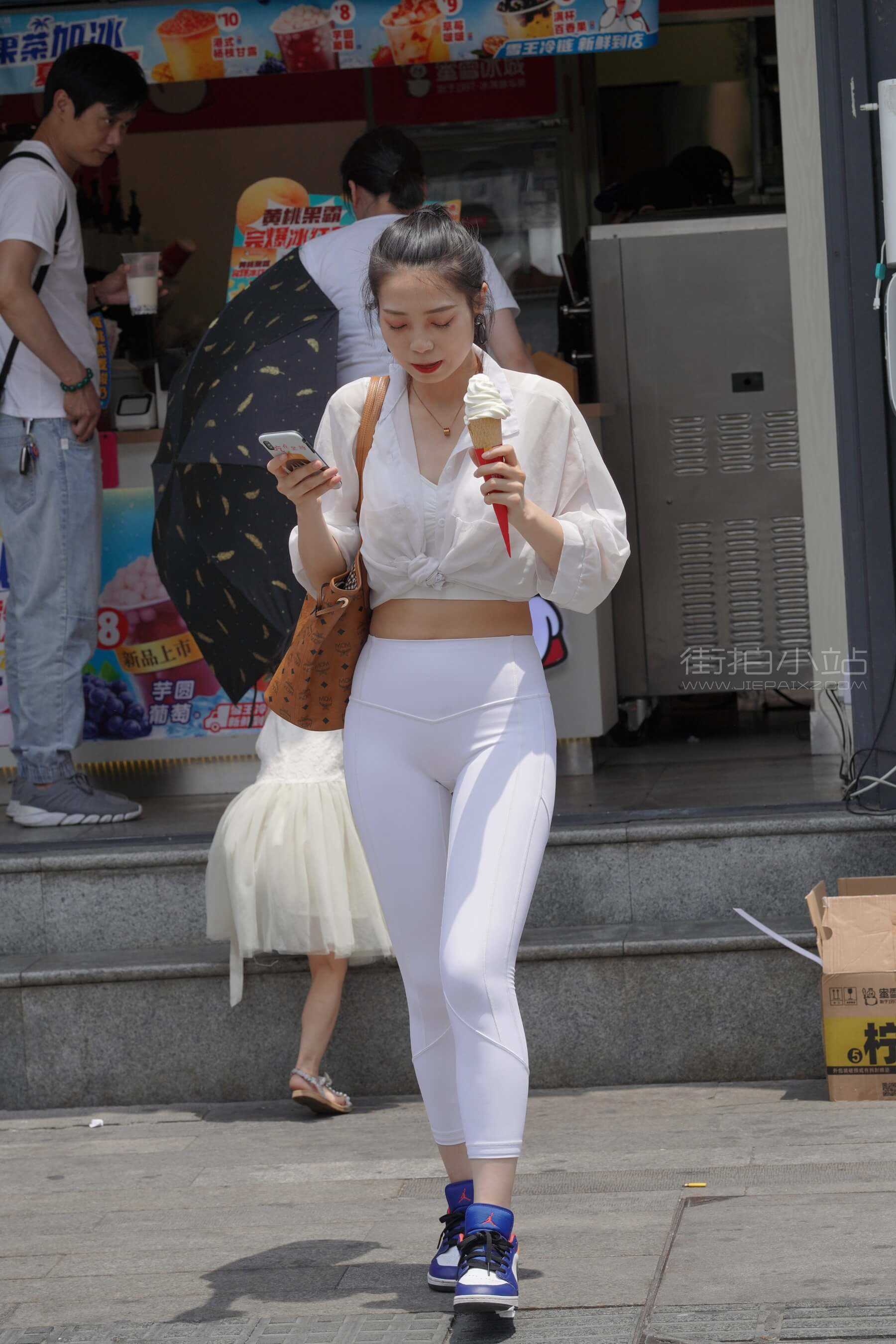 [kaine专区] 白色瑜伽裤女孩 【图片➕视频】