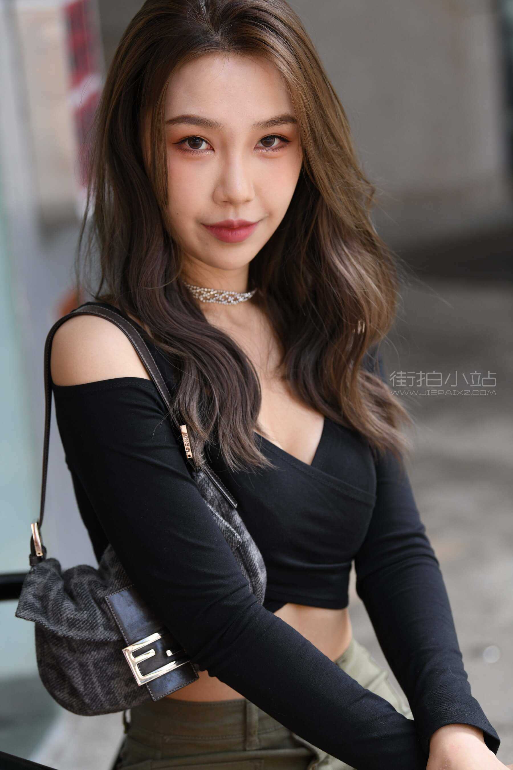 [一始专区] 绿色短裙女孩 【图片➕视频】