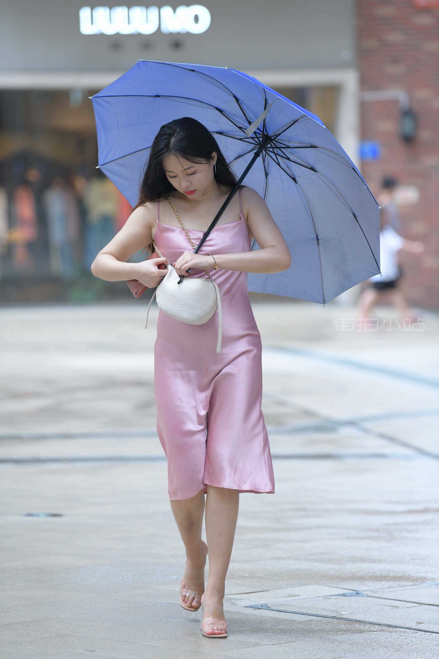 [红石专区] 搭讪粉红裙美女 【图片➕视频】