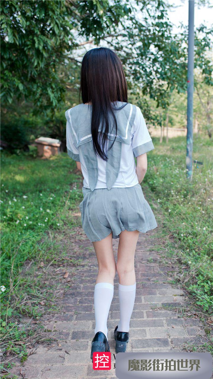 日系JK绝对领域郊游少女套图3A035[322P-2.36G]