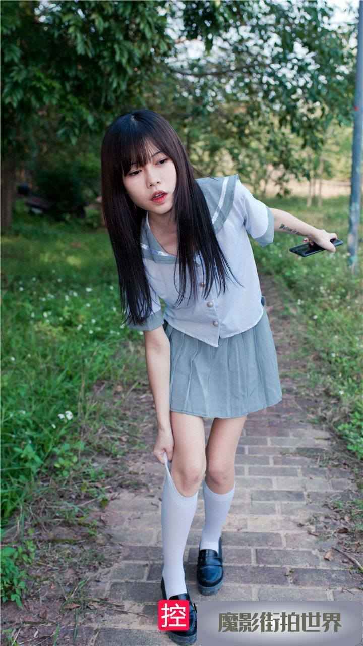 日系JK绝对领域郊游少女套图3A035[322P-2.36G]
