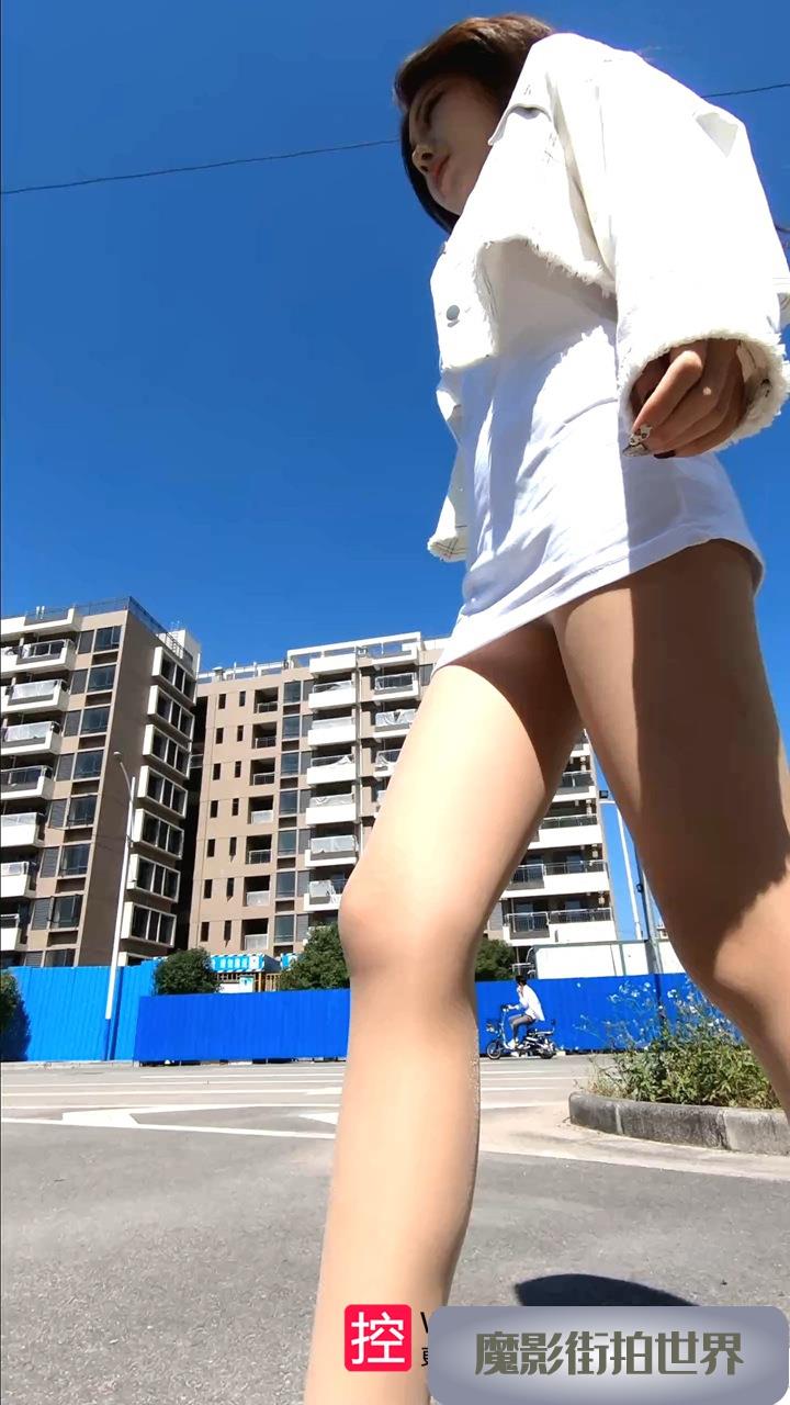 冰冰儿肉丝白裙街拍模拍视频3A002[771M]