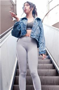 被寒风与骄阳调戏的丰屯健美裤美女模拍套图3A172[390P-2.84G]