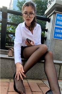极品黑丝美女OL婷婷的工作日常之下班视频3A142[1.03G]