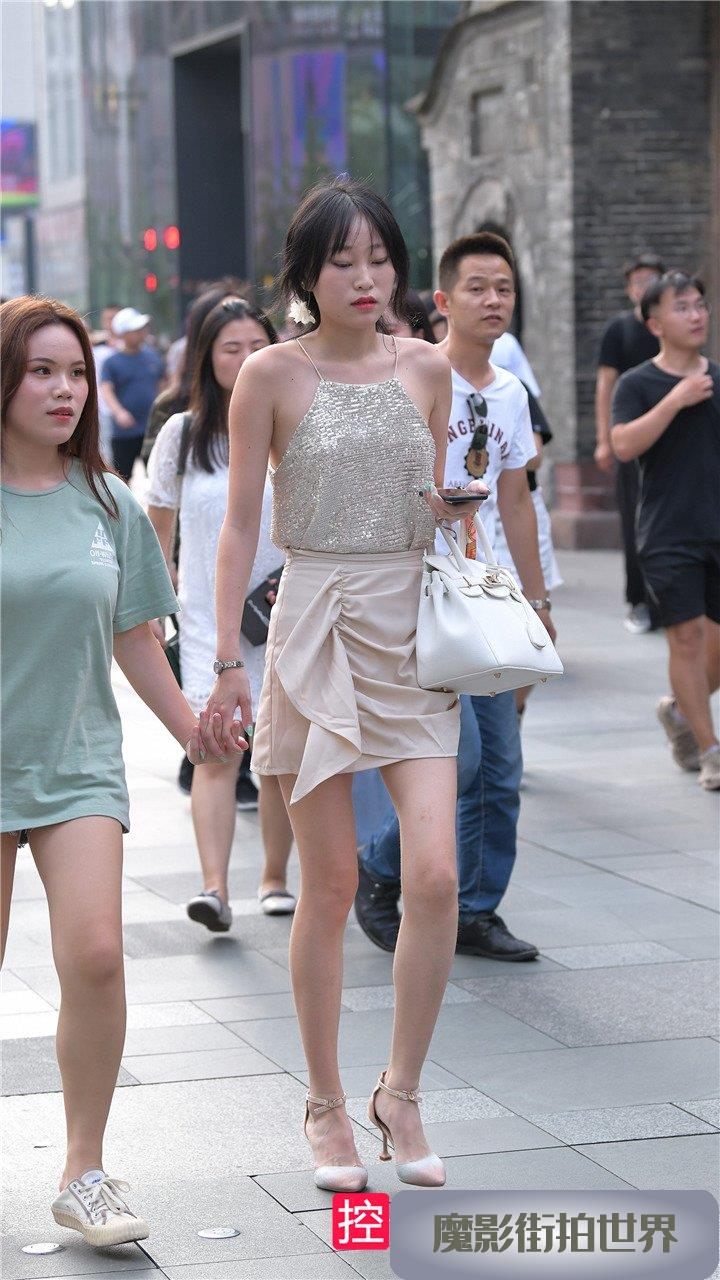 白皙美腿，真空性感美女3A271[534M]