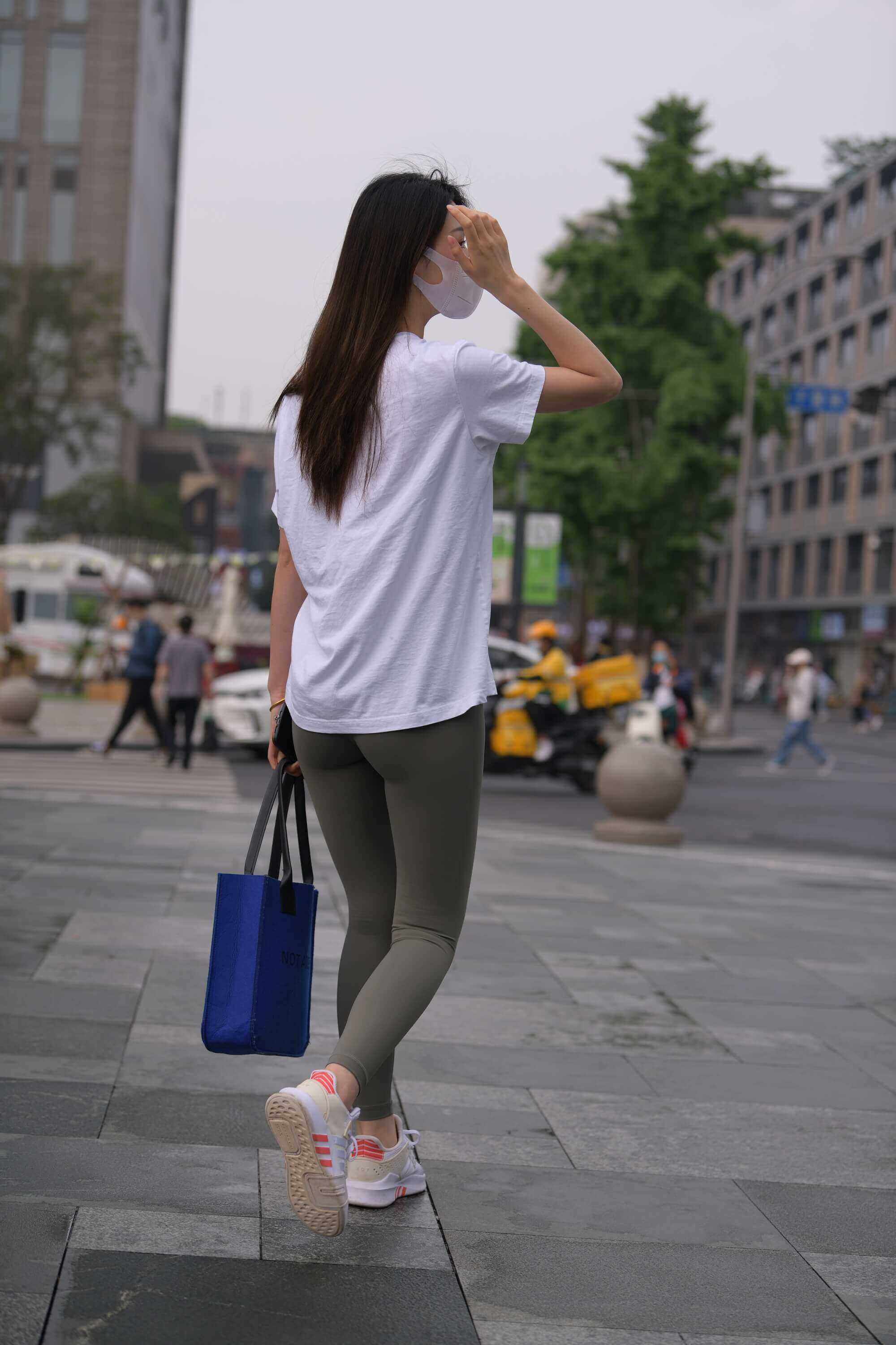 [一始专区] 灰色瑜伽裤美女 【图片➕视频】