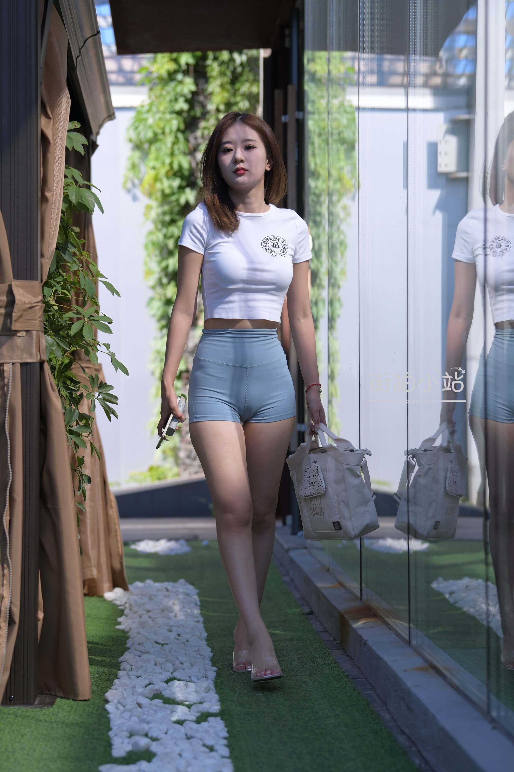 [一始专区] 蓝色瑜伽短裤小妹 【图片➕视频】