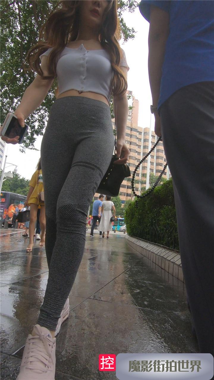 翘屯丰胸的健美裤美女3A092[6.4G]