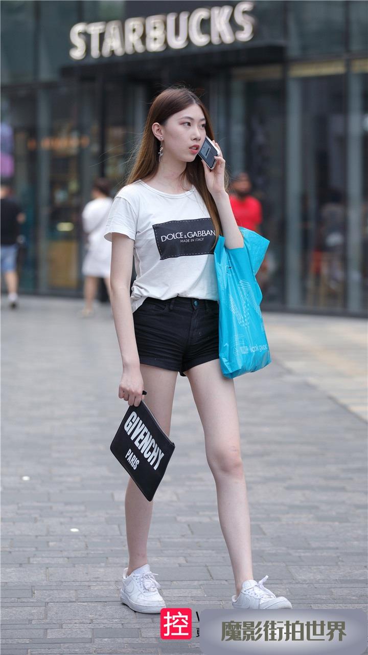 纯天然的大长腿美女3A064[24P-380M]
