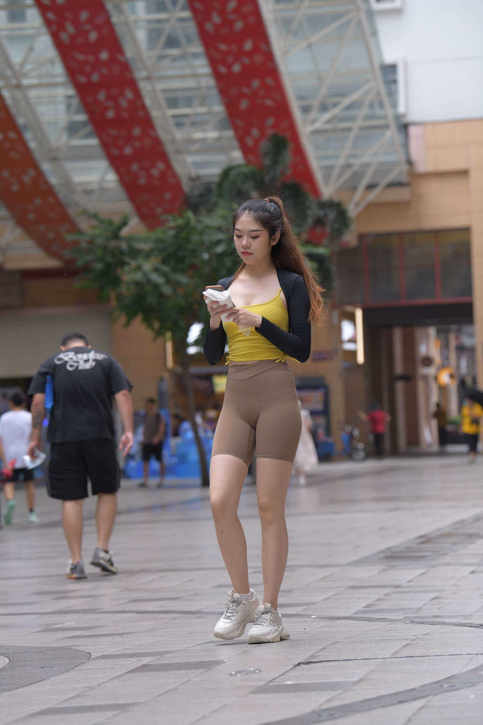 [一始专区] 灰色短裤女孩 【图片➕视频】