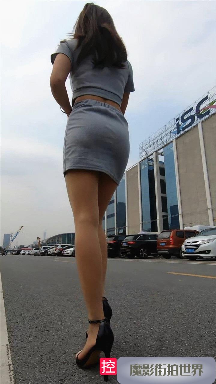 采购中心广场极品包屯裙肉丝美女模拍视频3A124[1.12G]