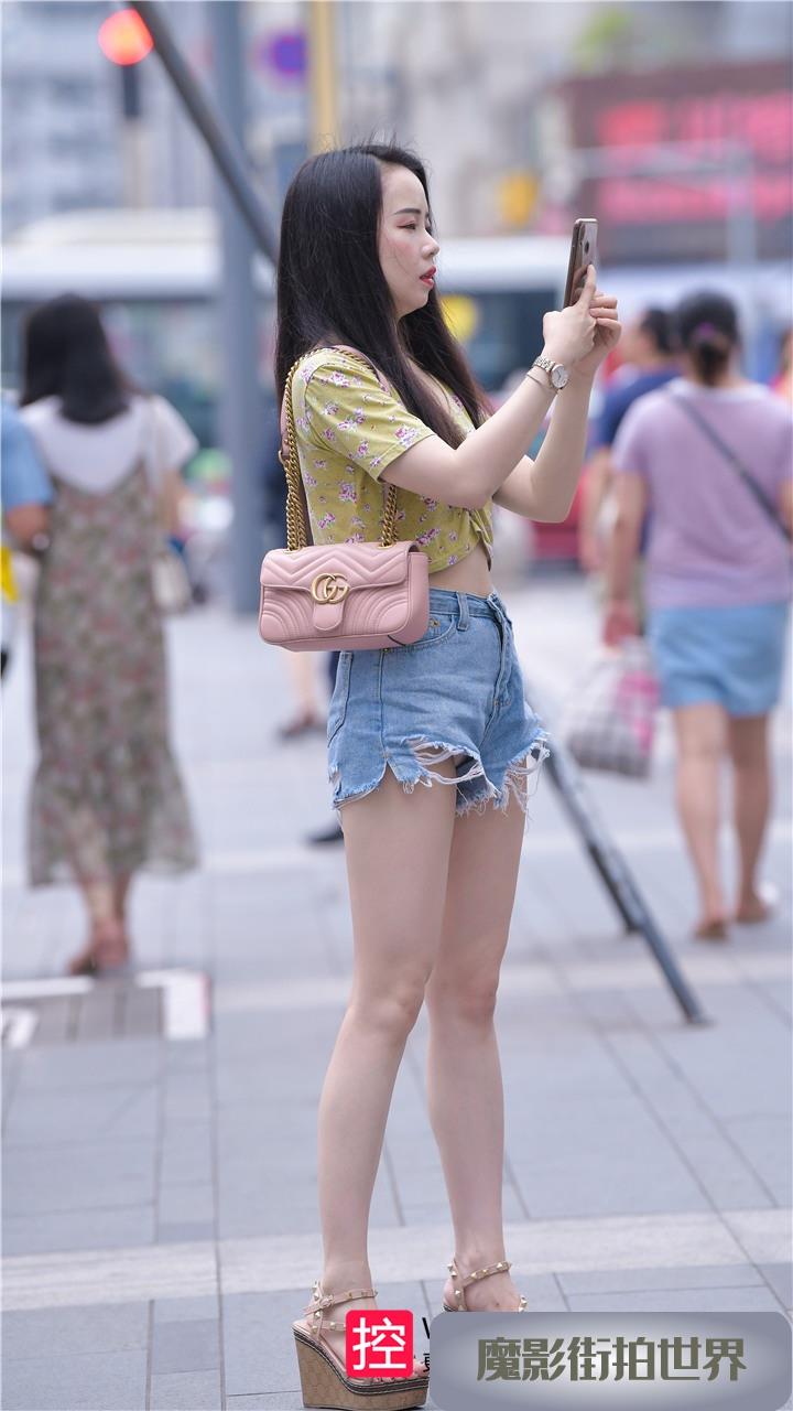 热裤美腿，接地气的小姐姐3A044[40P-260M]