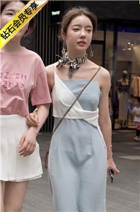 三位美女中腿最美的一个小姐姐3A040[81P-2.49G]