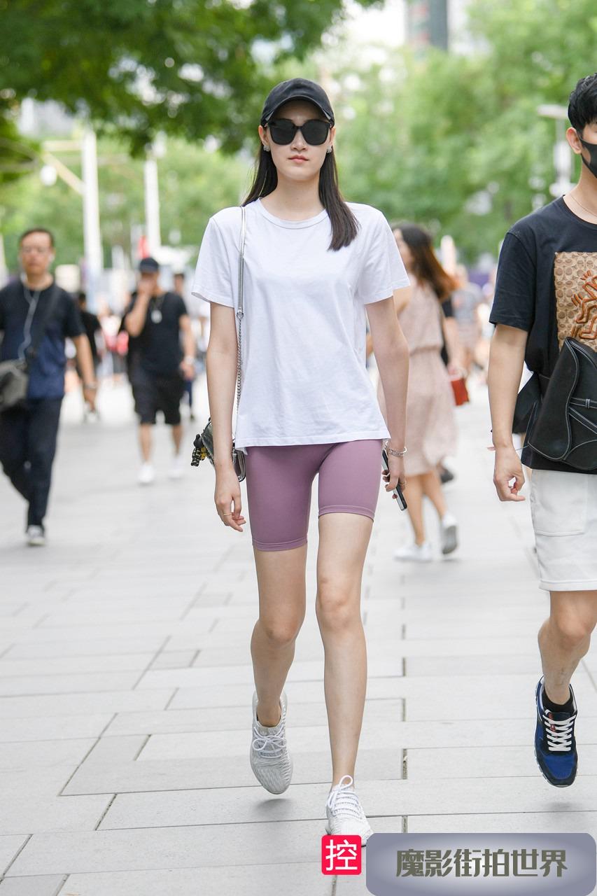 身材高挑的紧身短裤美女MJ989[523M]