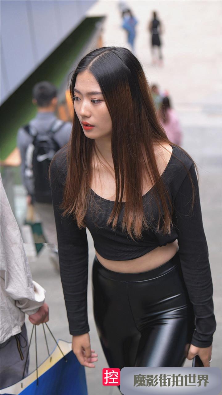 安静的如此美好-皮裤美女模拍图片MJ077[4.71G]