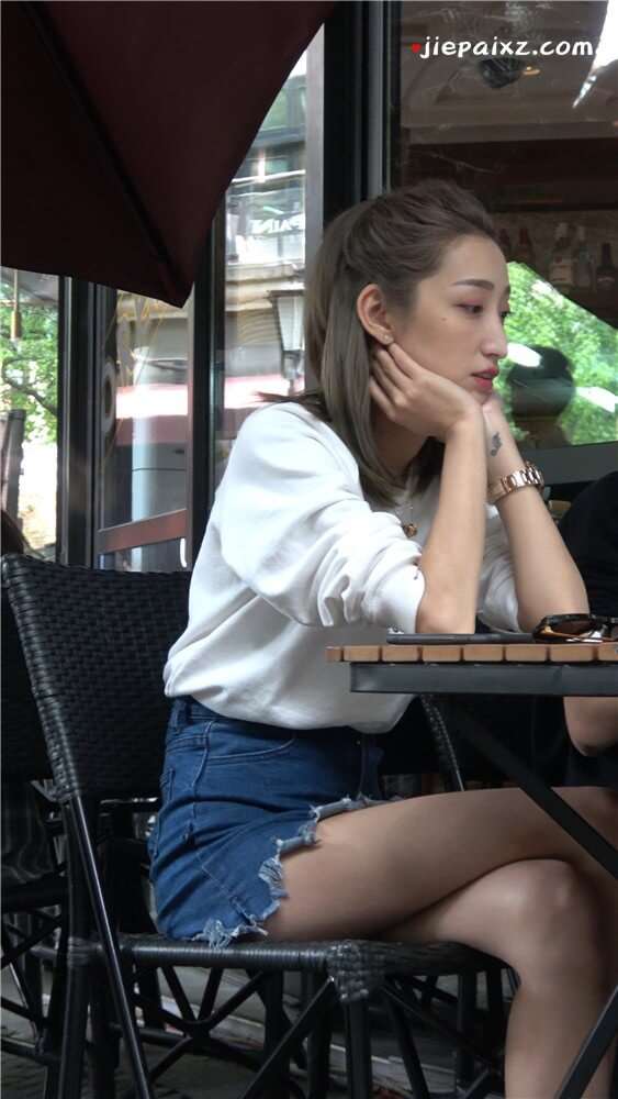 4K - 美女闺蜜的下午茶 [2.76 GB/MP4]