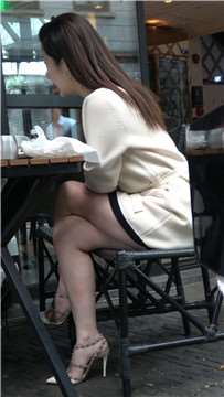 4K - 美女闺蜜的下午茶 [2.76 GB/MP4]