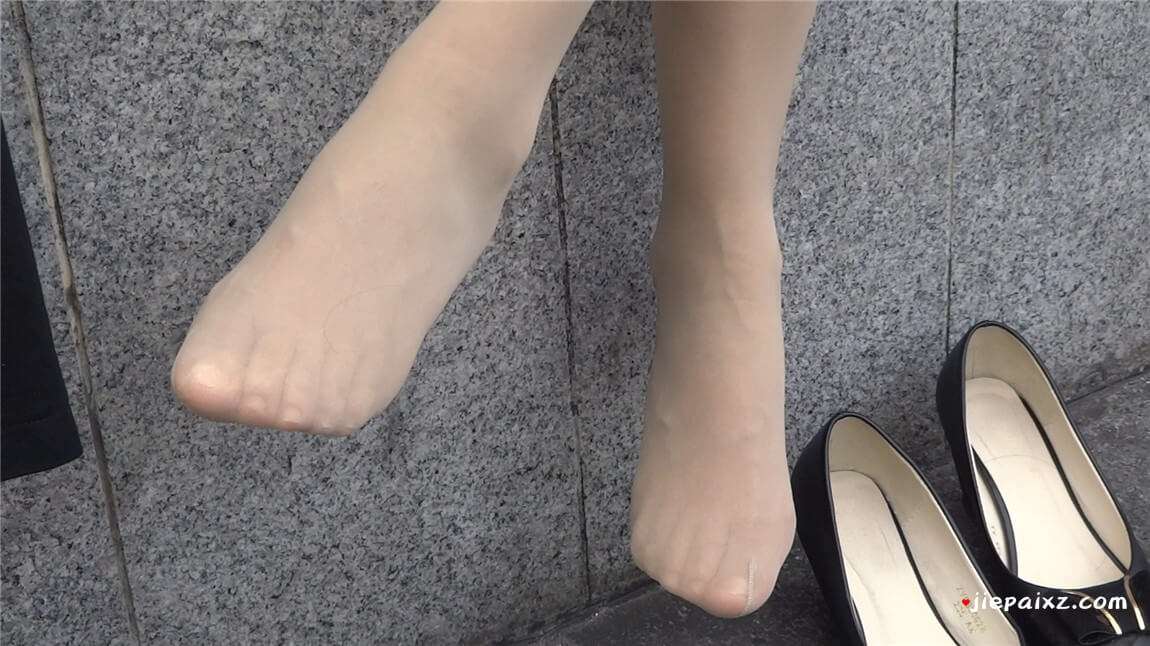 花坛边总是有惊喜 [461 MB/MP4]