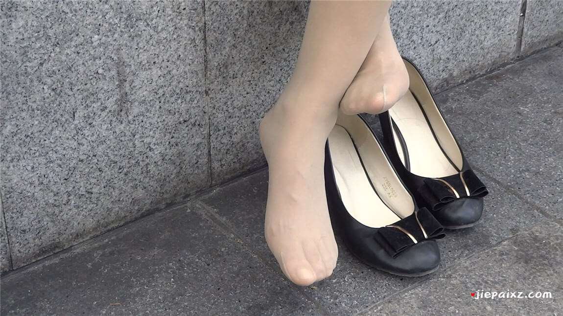 花坛边总是有惊喜 [461 MB/MP4]