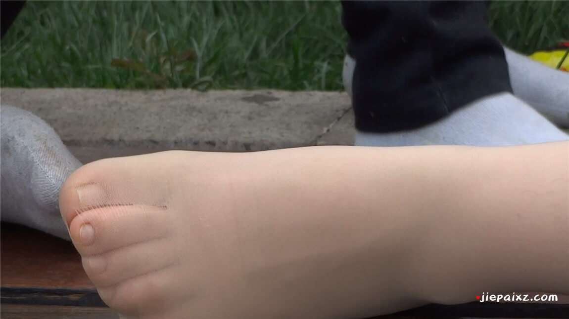 玲珑小巧的脚丫 [281 MB/MP4]