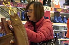 4K - 大冬天穿薄丝，必须要长靴保暖 [1.10 GB/MP4]
