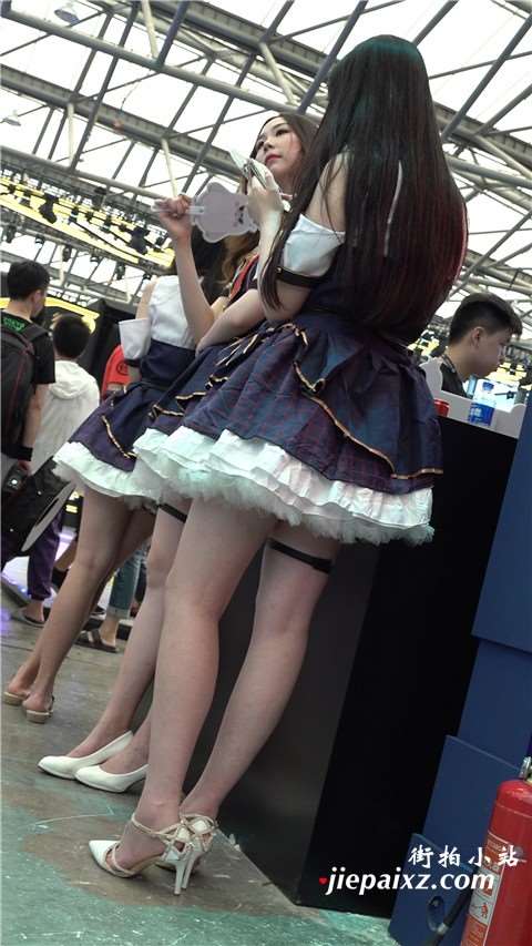 4K 2018CJ展会舞台边的高跟美腿连衣裙美少女 [1.42 GB]