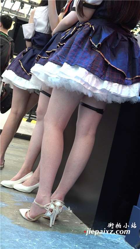 4K 2018CJ展会舞台边的高跟美腿连衣裙美少女 [1.42 GB]