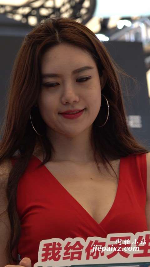 4K 2018CJ展会漂亮的红裙高跟美女 [556 MB]