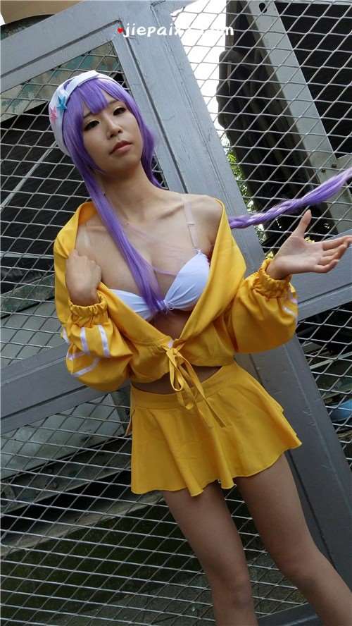 4K - 展会上小丰满的cosplay少女 [801 MB/MP4]