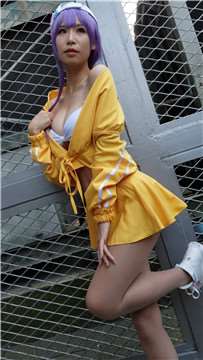 4K - 展会上小丰满的cosplay少女 [801 MB/MP4]