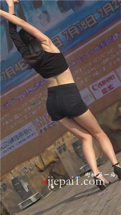 4k-身材超火辣的比基尼MM舞蹈表演。