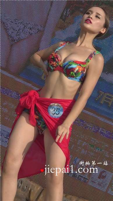 4k-大红碎花好身材泳装MM