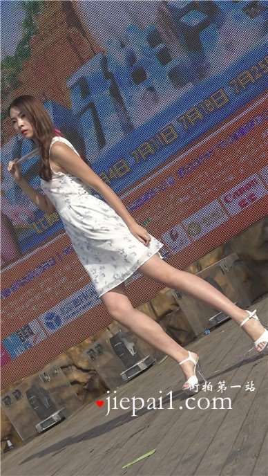 4k-碎花长裙比基尼泳装MM表演秀。