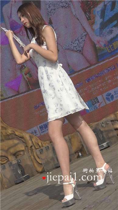 4k-碎花长裙比基尼泳装MM表演秀。
