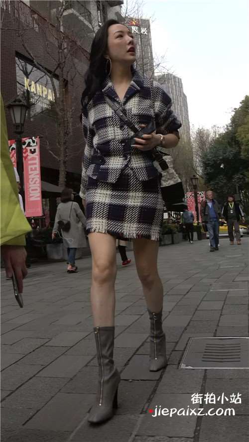 摆拍的性感街拍美女