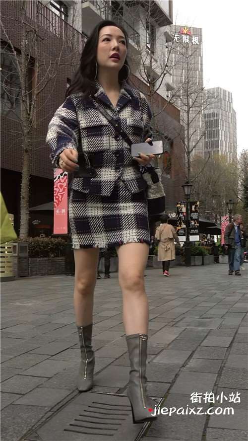 摆拍的性感街拍美女