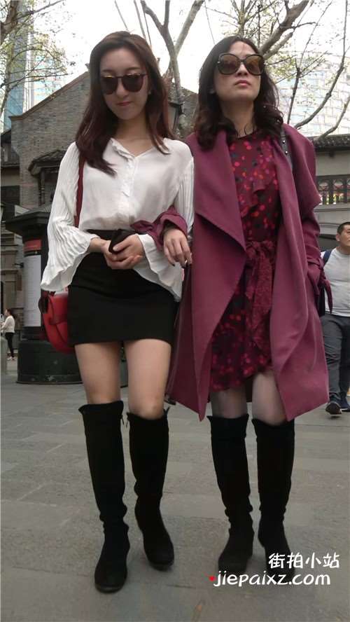 街拍两位很酷的魔镜美女